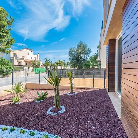 Semi Detached Chalet Right Side 別荘